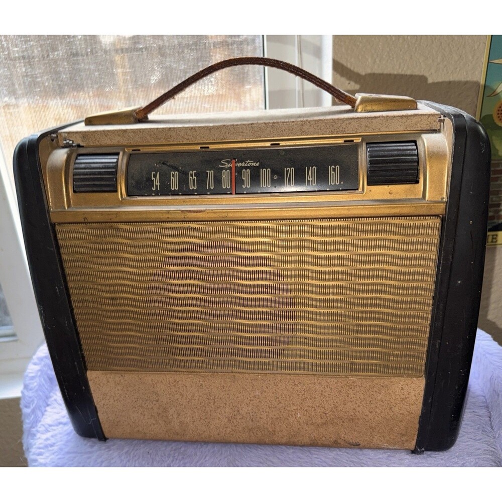 Silvertone portable  radio Sears & Roebuck Silvertone 8270A